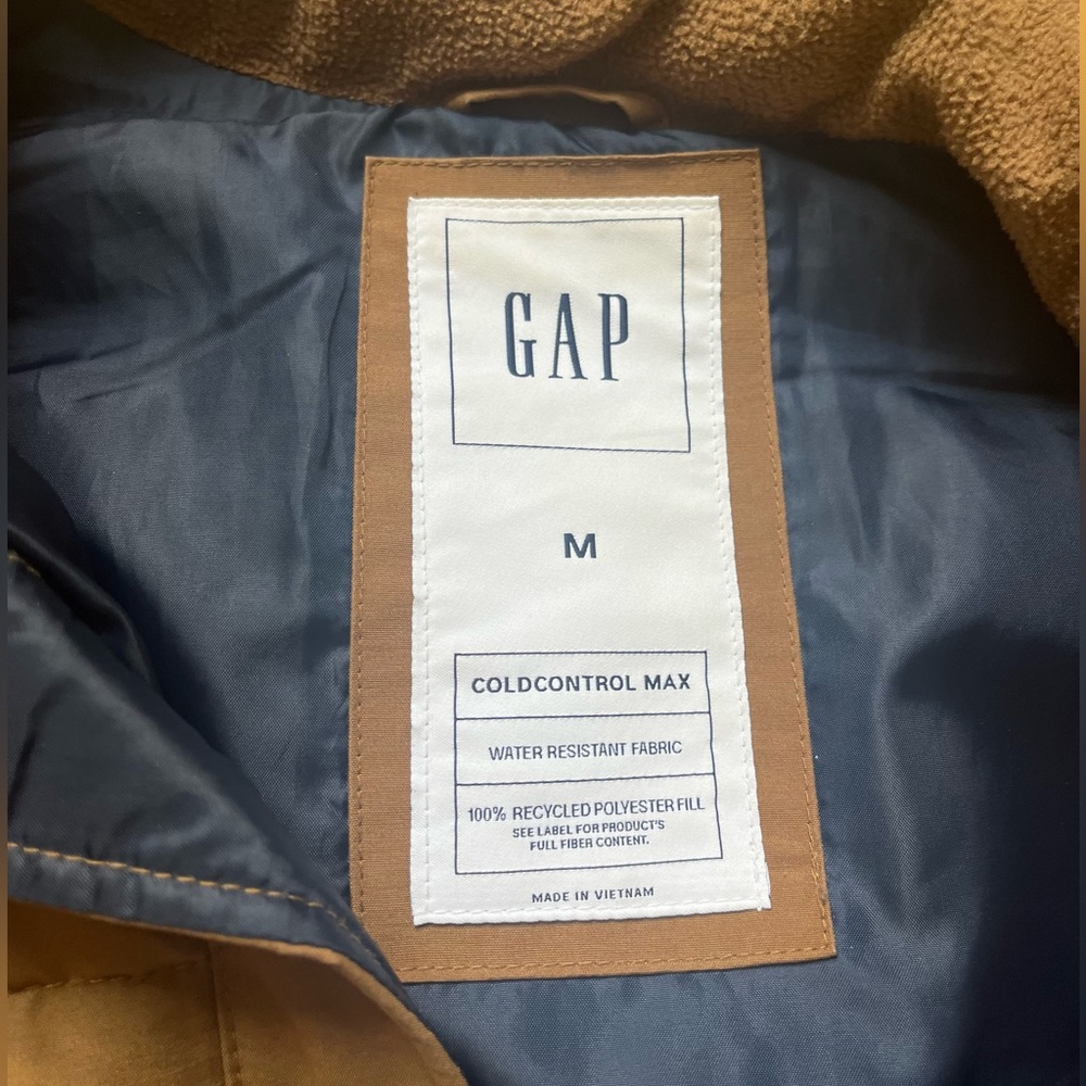 Gap Coldcontrol Max Waterproof puffer vest (M) - Picture 2 of 3